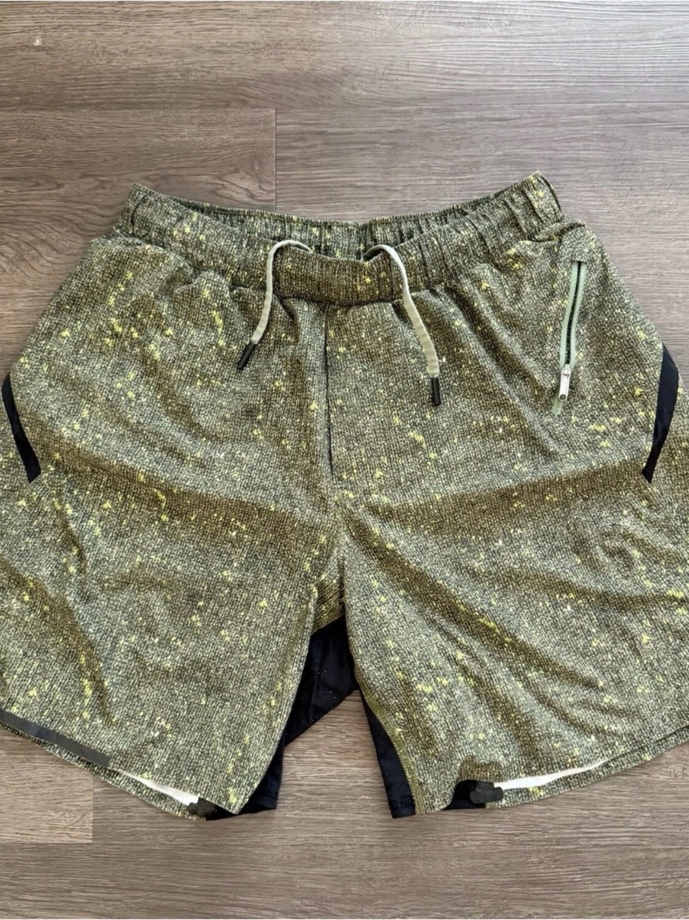 Lululemon Surge Lined Shorts 6"
Speckled Green Men's S Stretch Waist
Zip Pockets - Picture 3 of 10